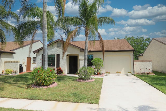 1 of 32 - 2313 Se Brekenridge Cir, Port Saint Lucie, FL