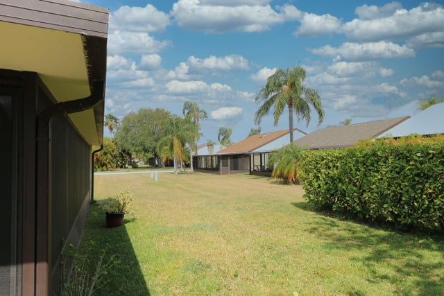 5 of 32 - 2313 Se Brekenridge Cir, Port Saint Lucie, FL