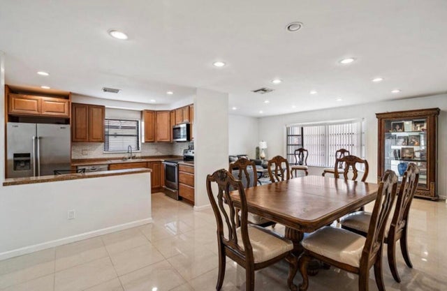 5 of 15 - 6089 Glentree Lane, Greenacres, FL