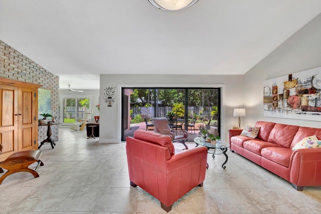 3 of 40 - 2211 Ne 34th Ct, Lighthouse Point, FL