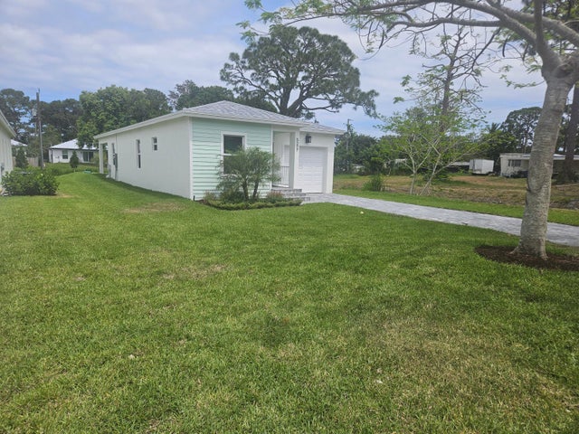 2 of 38 - 5227 Se Isabelita Av, Stuart, FL