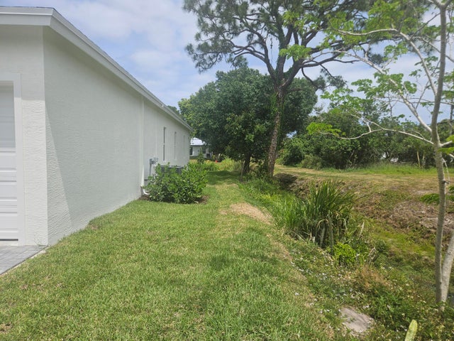 4 of 38 - 5227 Se Isabelita Av, Stuart, FL