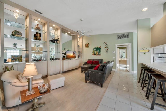 2 of 35 - 4220 Royal Oak Dr, Palm Beach Gardens, FL