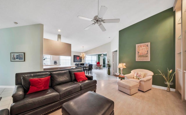 4 of 35 - 4220 Royal Oak Dr, Palm Beach Gardens, FL
