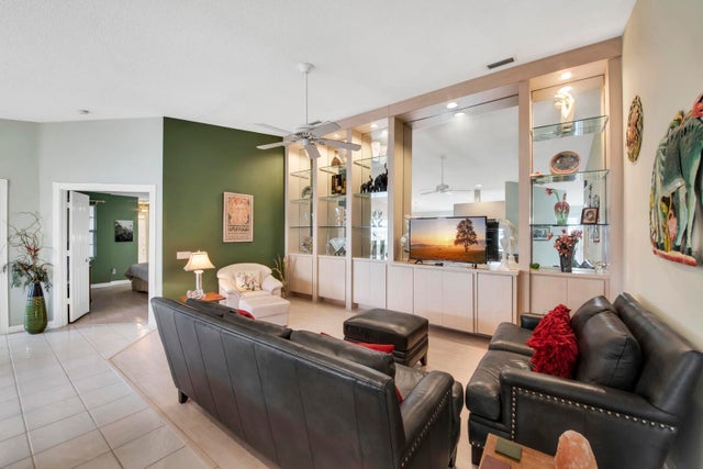 5 of 35 - 4220 Royal Oak Dr, Palm Beach Gardens, FL