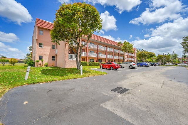 3 of 26 - 9621 Sunrise Lakes Boulevard #104, Sunrise, FL