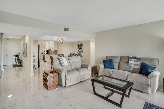 3 of 31 - 3326 Arcara Way #401, Lake Worth, FL