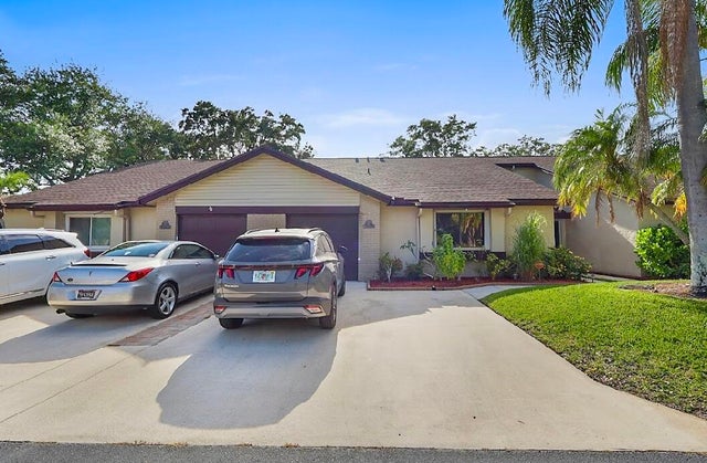 1 of 30 - 151 Meander Cir, Royal Palm Beach, FL