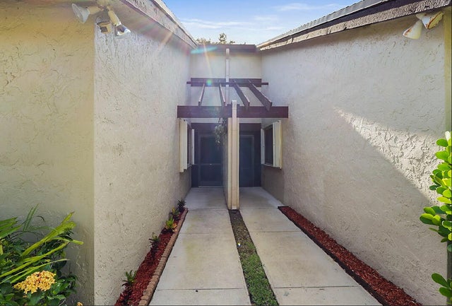 3 of 30 - 151 Meander Cir, Royal Palm Beach, FL