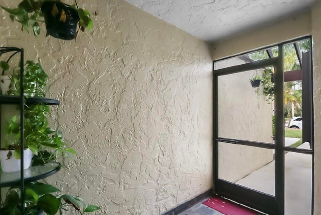 5 of 30 - 151 Meander Cir, Royal Palm Beach, FL