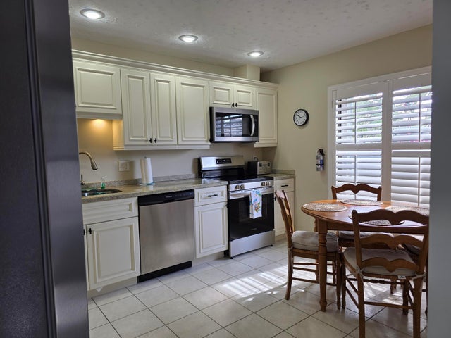 4 of 35 - 6126 Elsinore Cir, Greenacres, FL