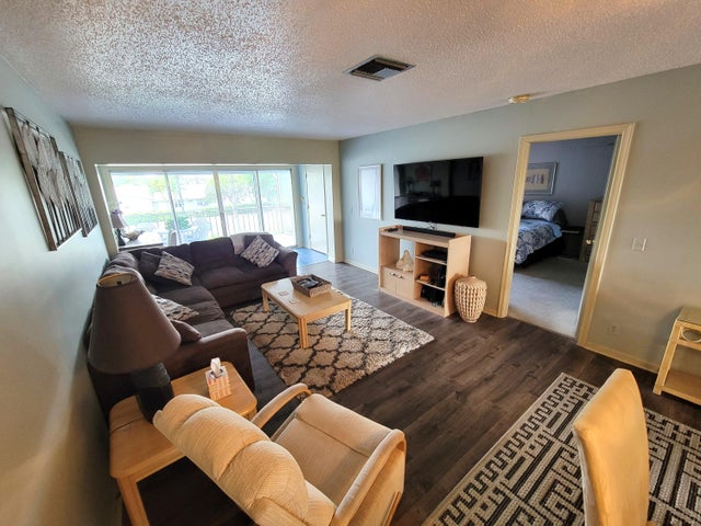 1 of 33 - 2401 Del Aire Boulevard #202, Delray Beach, FL