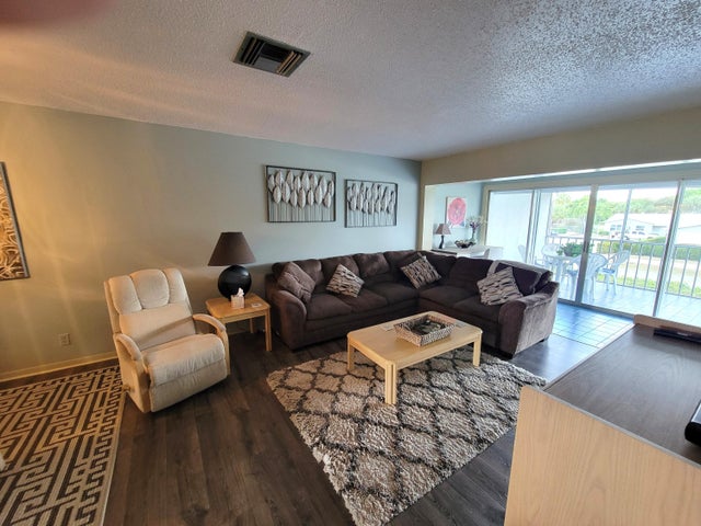 3 of 33 - 2401 Del Aire Boulevard #202, Delray Beach, FL