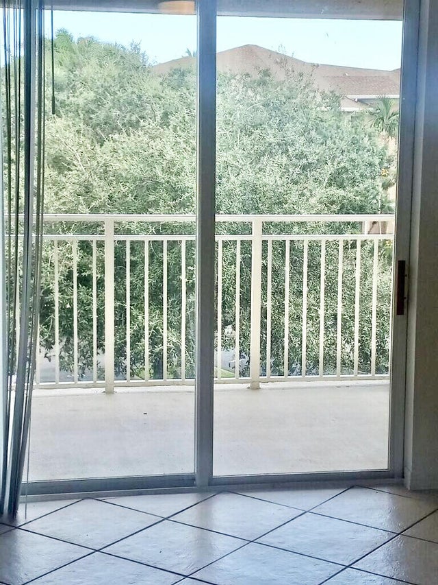 5 of 20 - 6450 Emerald Dunes Dr #301, West Palm Beach, FL