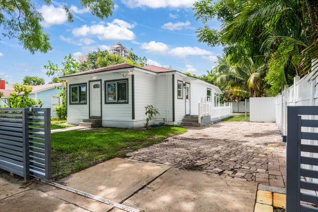 4 of 21 - 422 49th Street, West Palm Beach, FL