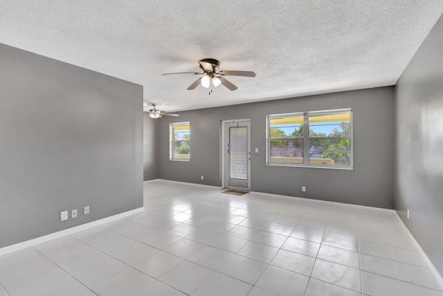 2 of 32 - 110 Sheffield E, West Palm Beach, FL