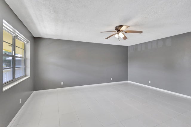 3 of 32 - 110 Sheffield E, West Palm Beach, FL