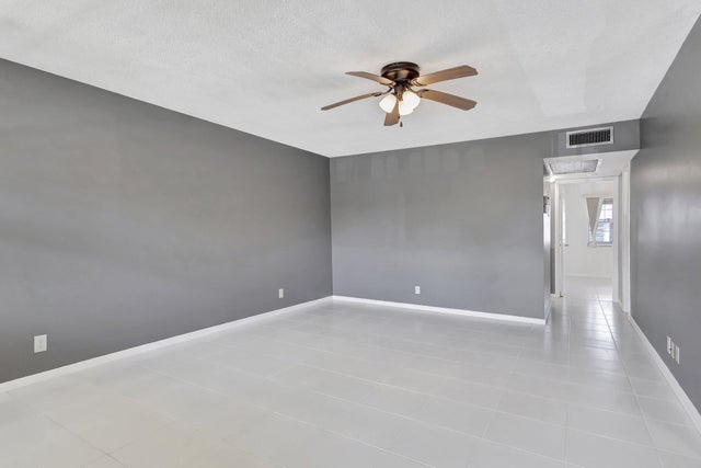 4 of 32 - 110 Sheffield E, West Palm Beach, FL