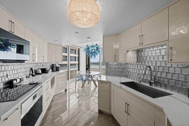 4 of 12 - 525 S Flagler Drive #16a, West Palm Beach, FL