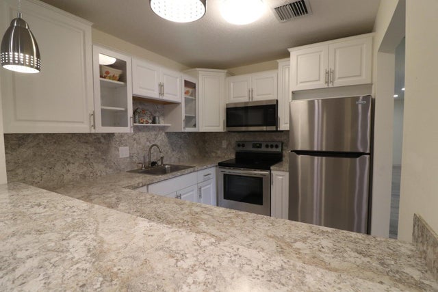 3 of 10 - 5800 Fernley Drive W #10, West Palm Beach, FL