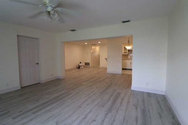 4 of 10 - 5800 Fernley Drive W #10, West Palm Beach, FL