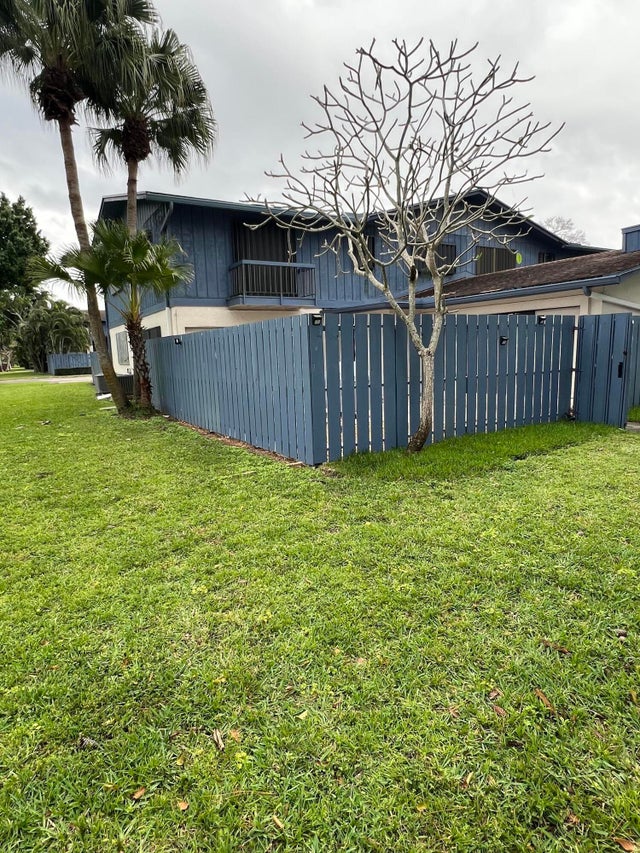 1 of 21 - 4643 Holly Lake Dr, Lake Worth, FL