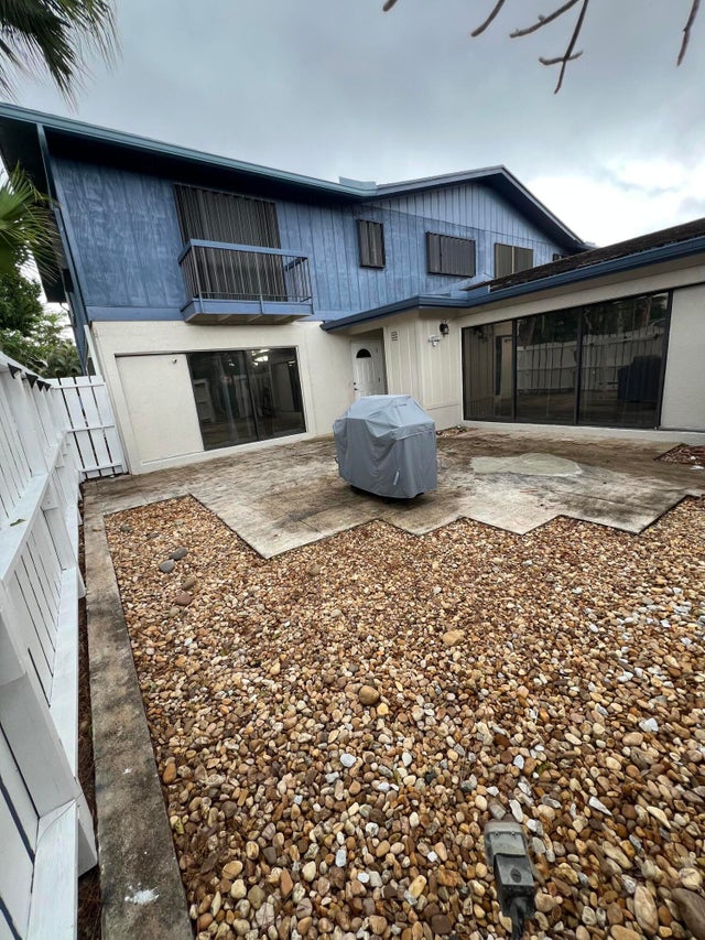 2 of 21 - 4643 Holly Lake Dr, Lake Worth, FL