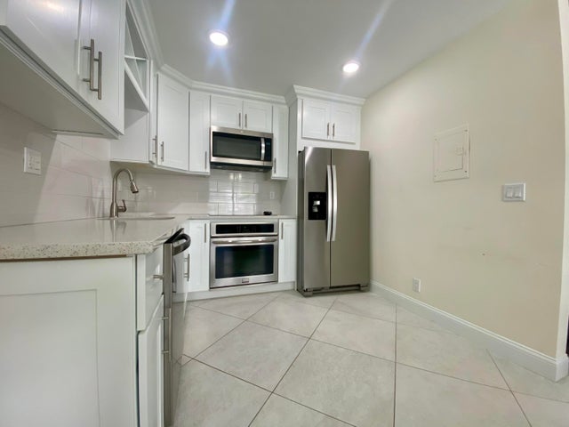4 of 42 - 296 Burgundy G, Delray Beach, FL