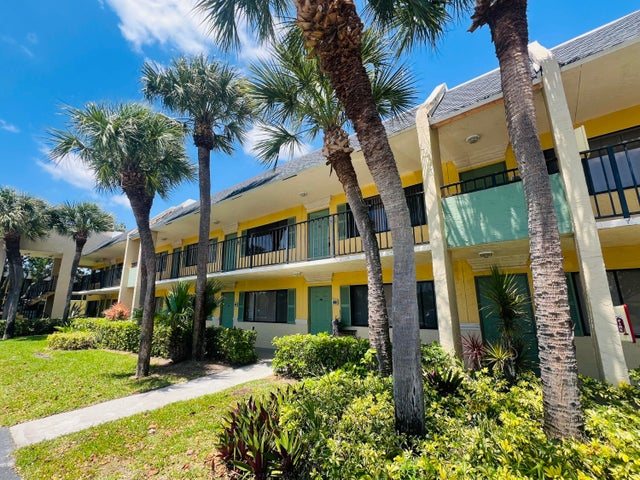 1 of 16 - 1625 Meadows Cir W, Boynton Beach, FL