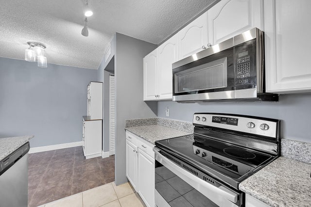 2 of 16 - 1625 Meadows Cir W, Boynton Beach, FL