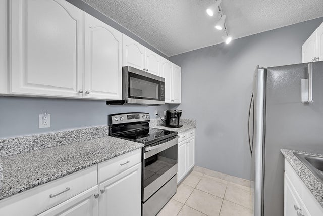 3 of 16 - 1625 Meadows Cir W, Boynton Beach, FL