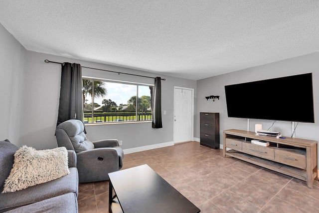 4 of 16 - 1625 Meadows Cir W, Boynton Beach, FL
