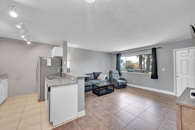5 of 16 - 1625 Meadows Cir W, Boynton Beach, FL