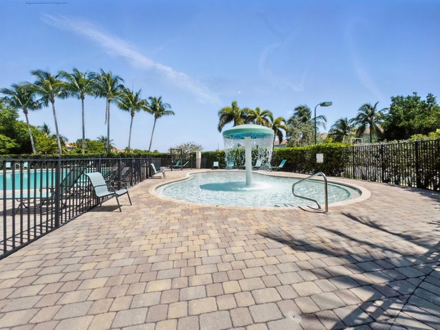 5 of 31 - 1023 Center Stone Lane, Riviera Beach, FL