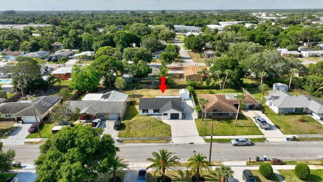 4 of 44 - 717 Holly Avenue, Fort Pierce, FL