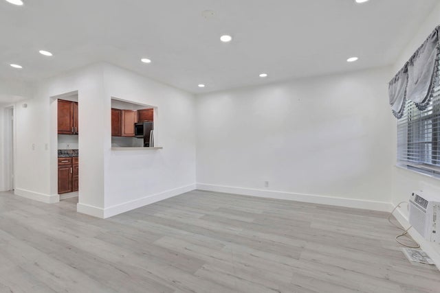 4 of 23 - 110 Dorchester E, West Palm Beach, FL