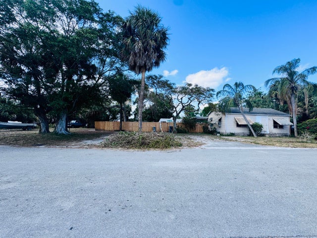 1 of 6 - 2835 Nokomis Av, West Palm Beach, FL