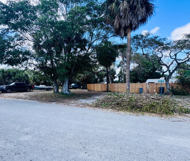 2 of 6 - 2835 Nokomis Av, West Palm Beach, FL