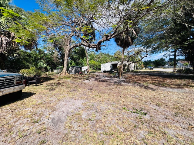 3 of 6 - 2835 Nokomis Av, West Palm Beach, FL