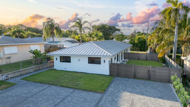 303/305 De Carie, Delray Beach