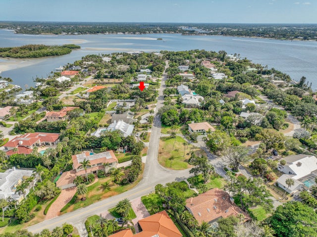 4 of 32 - 10 Middle Rd, Sewalls Point, FL