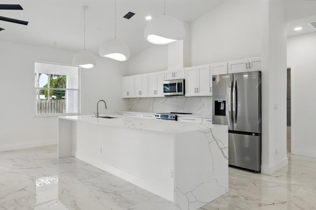 2 of 23 - 5104 Birch Dr, Fort Pierce, FL
