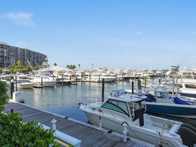 1 of 35 - 108 Lakeshore Drive #140, North Palm Beach, FL