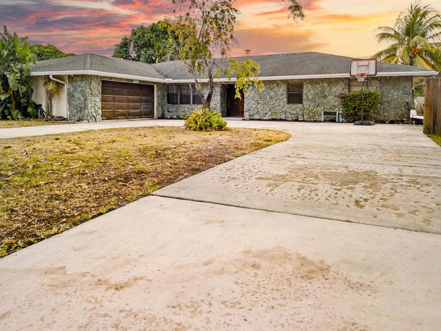 3 of 82 - 115 Ne Caprona Av, Port Saint Lucie, FL