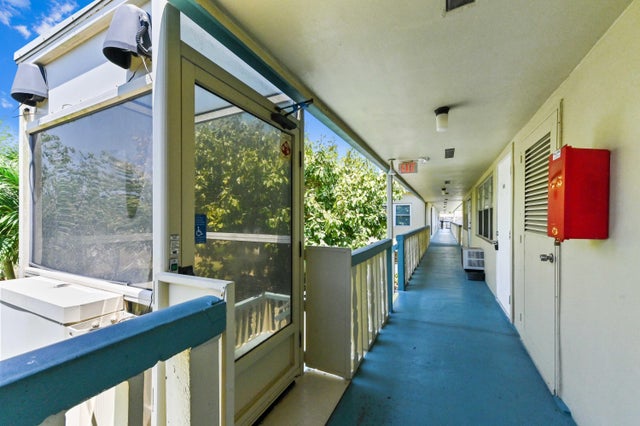 2 of 20 - 111 Dorchester E #111, West Palm Beach, FL
