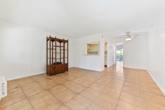 3 of 20 - 111 Dorchester E #111, West Palm Beach, FL
