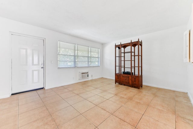 4 of 20 - 111 Dorchester E #111, West Palm Beach, FL