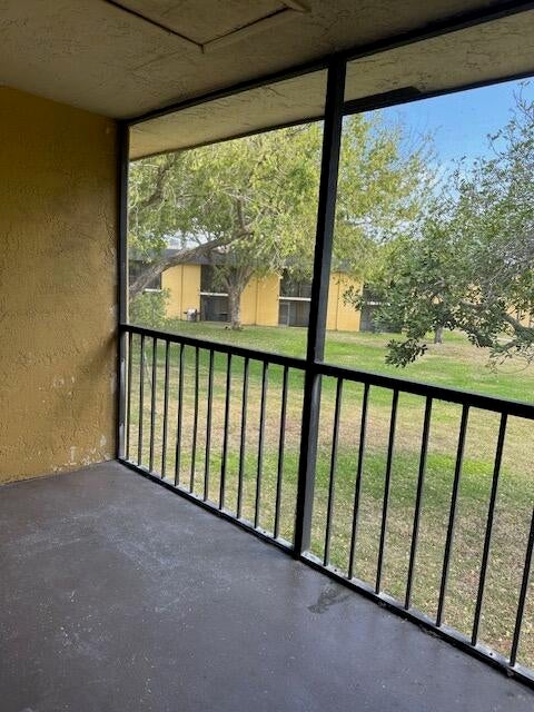 2 of 15 - 915 Meadows Cir, Boynton Beach, FL