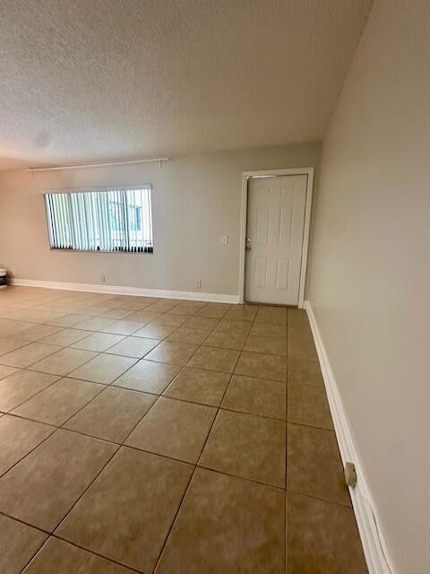 3 of 15 - 915 Meadows Cir, Boynton Beach, FL