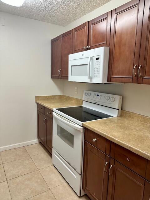 5 of 15 - 915 Meadows Cir, Boynton Beach, FL